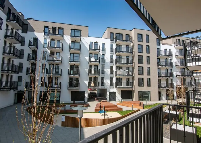 El - Pollux 포즈난